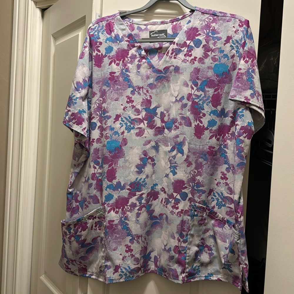 Soft stretch scrub top